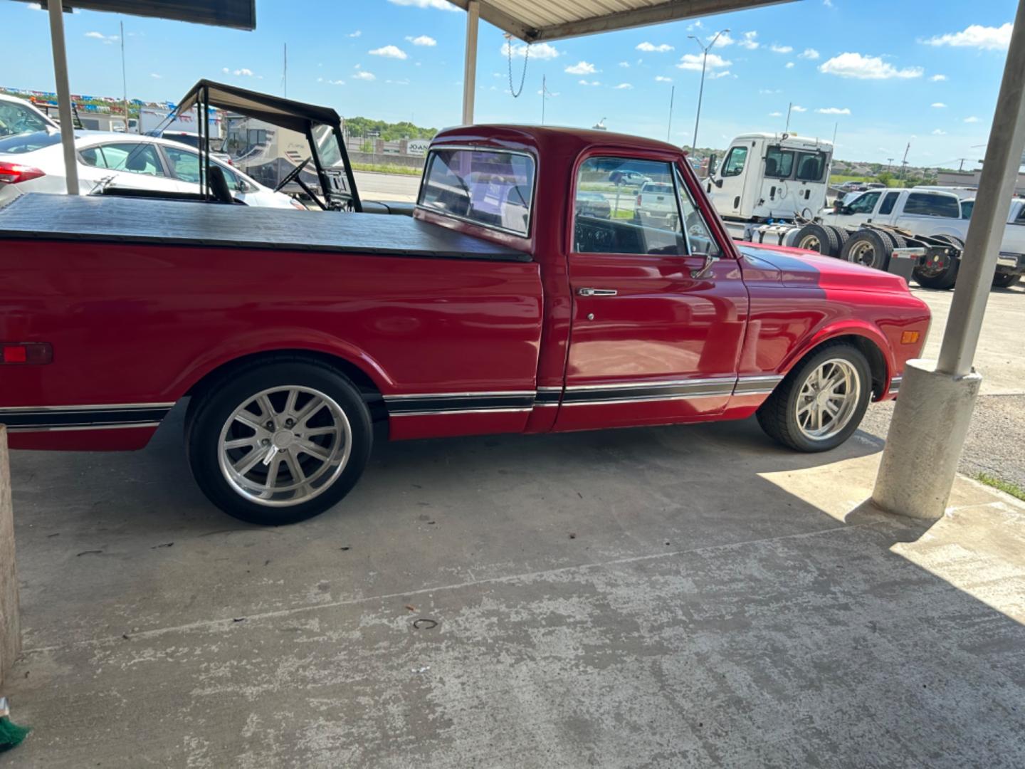 1972 Red Chevrolet C10 (CCE142A1201) , Automatic transmission, located at 1687 Business 35 S, New Braunfels, TX, 78130, (830) 625-7159, 29.655487, -98.051491 - 580 Horse Power - Photo#3